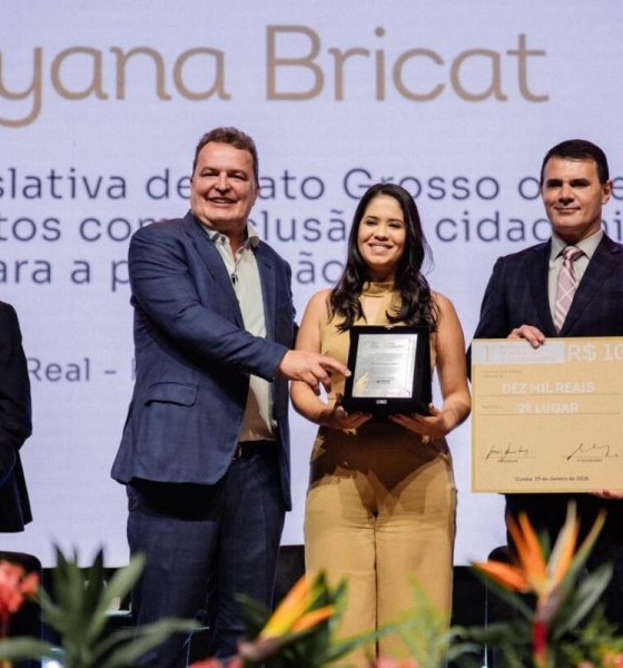 Presidente Max Russi entrega prêmios do 1º Troféu Parlamento de Jornalismo