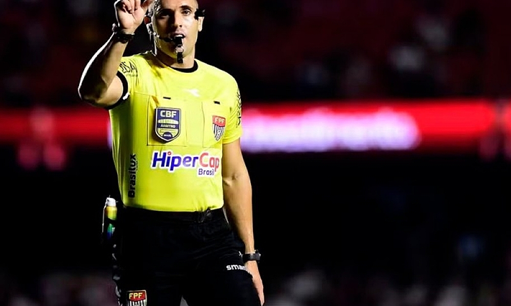 Atletas denunciam xingamentos de árbitro a lateral em jogo entre São Paulo e Santos