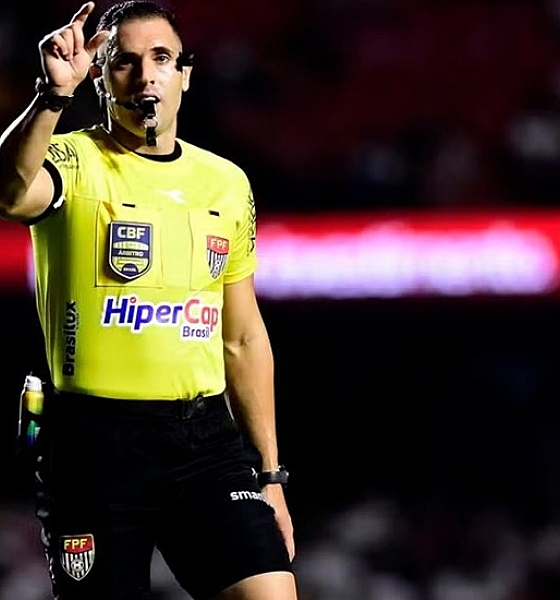 Atletas denunciam xingamentos de árbitro a lateral em jogo entre São Paulo e Santos