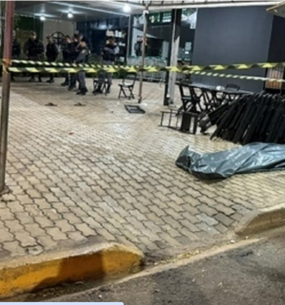 Homem é surpreendido por dupla e executado a tiros em trailer de lanches