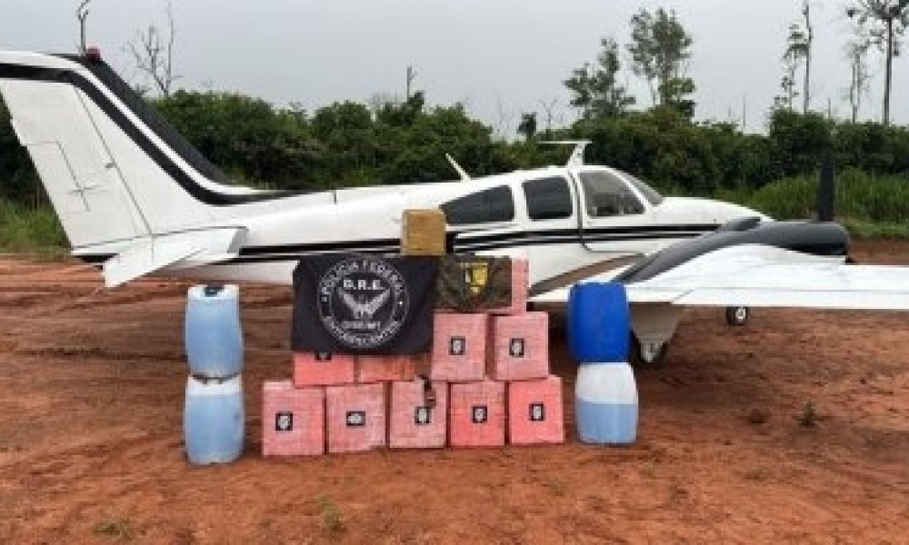 PF frustra decolagem em pista clandestina e apreende meia tonelada de cocaína em Sinop
