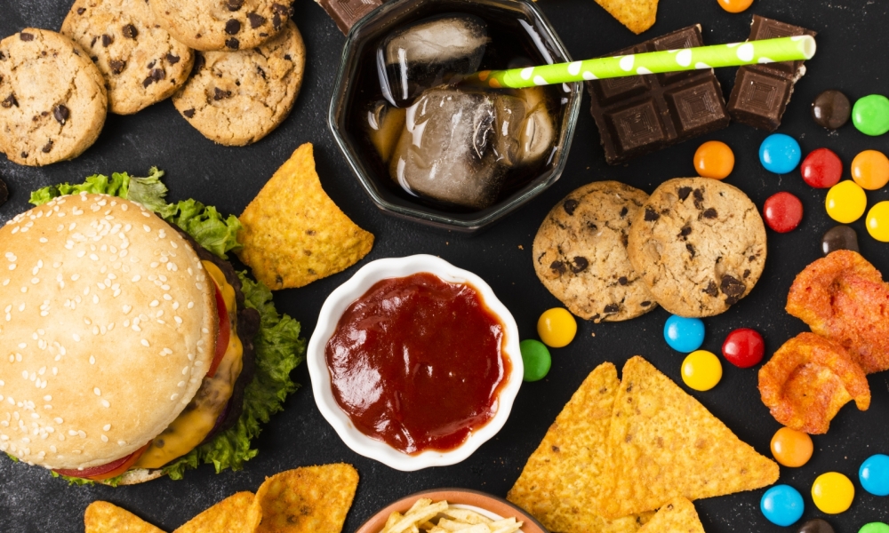 Do prato ao vício: por que ultraprocessados estão sendo comparados ao cigarro