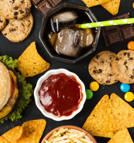 Do prato ao vício: por que ultraprocessados estão sendo comparados ao cigarro