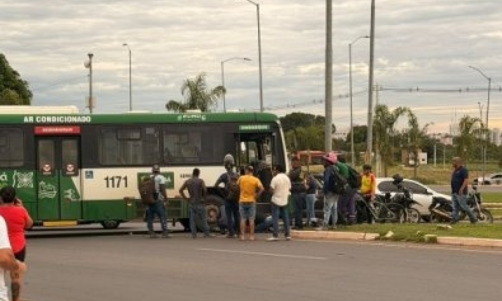 Acidente grave: motociclista é atropelada por ônibus na Estrada da Guia
