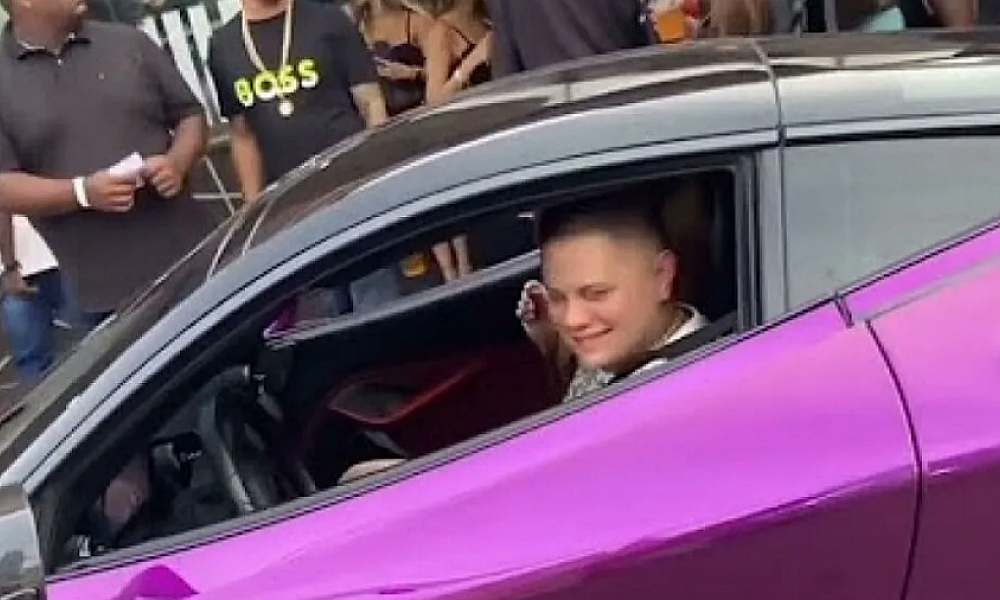 PM apreende McLaren de filho de Deolane Bezerra em SP