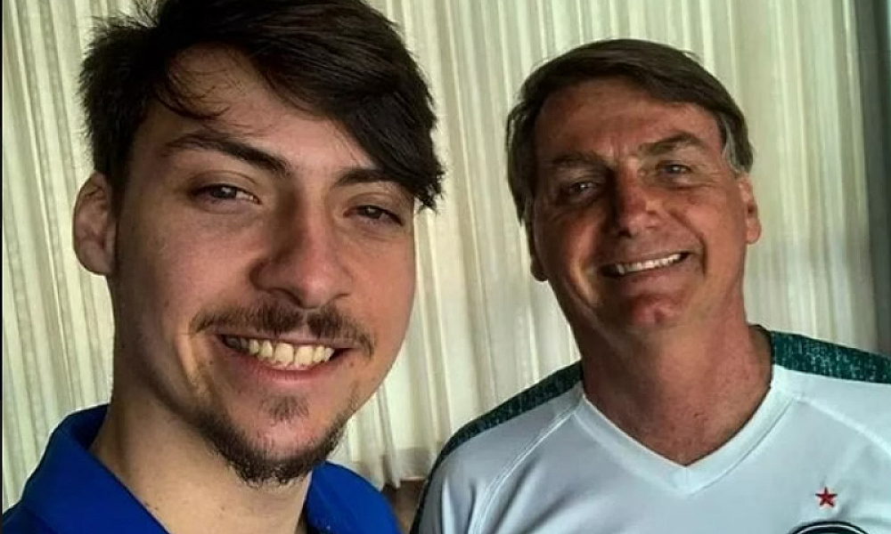 Filho de Bolsonaro pode disputar eleição com o nome do pai, diz MP
