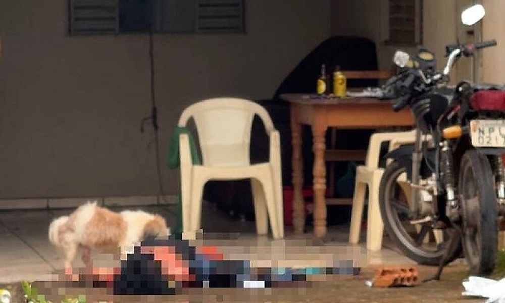 Mulher é assassinada a facadas dentro de casa e companheiro é preso em flagrante