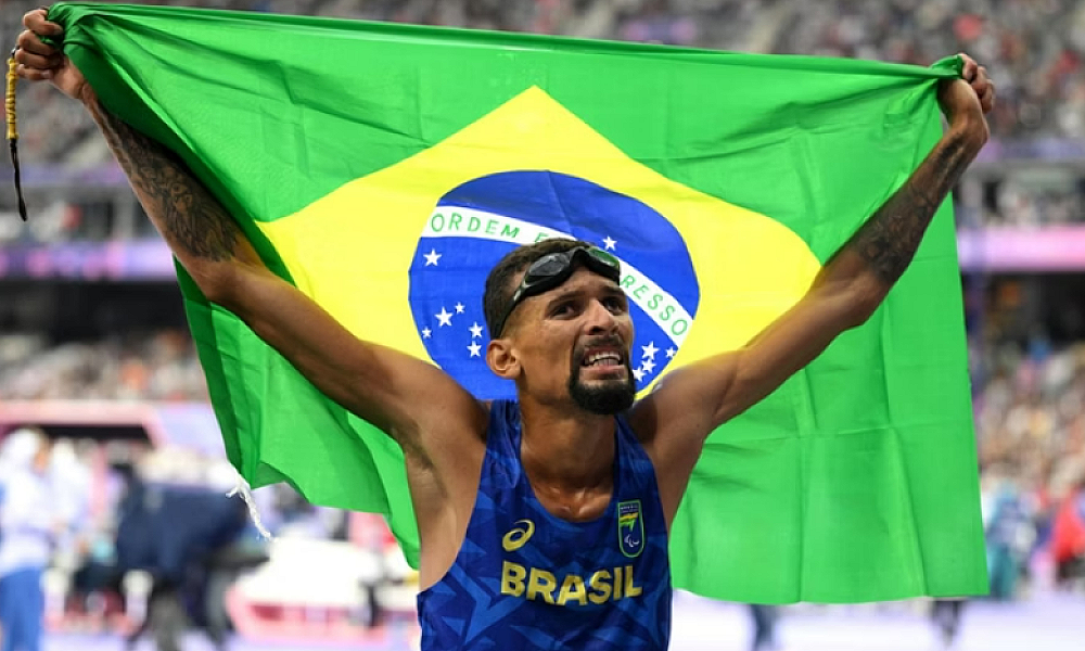 Julio Cesar bate recorde e garante o ouro no atletismo paralímpico