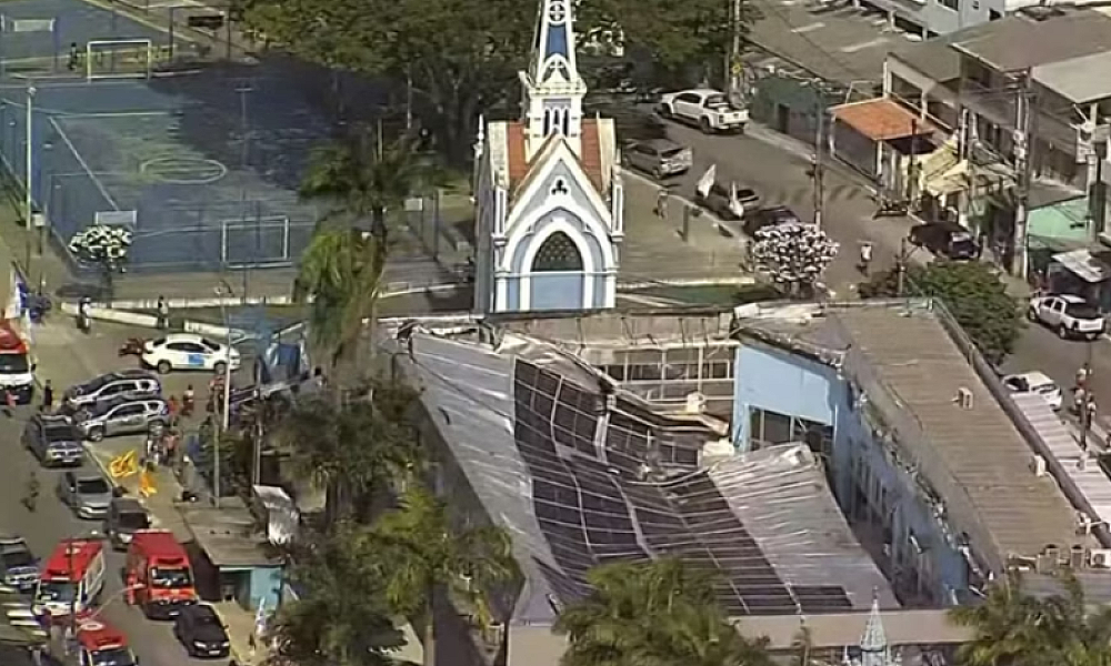 Igreja desaba, mata 2 pessoas e deixa mais de 20 feridos no Recife