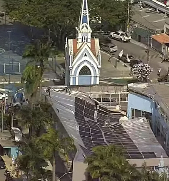 Igreja desaba, mata 2 pessoas e deixa mais de 20 feridos no Recife