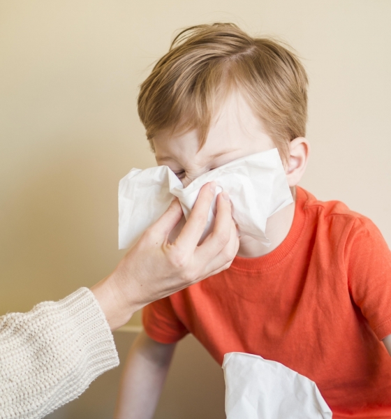 Volta às aulas e calor intensificam circulação de viroses entre crianças e adolescentes