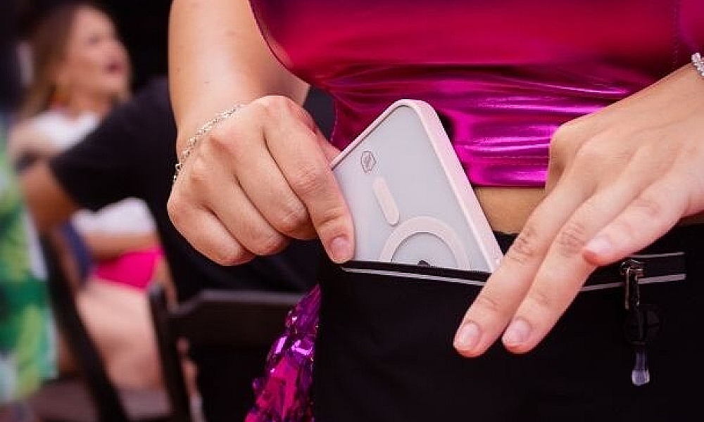 Polícia Civil dá dicas para evitar furtos de celular durante festas de Carnaval