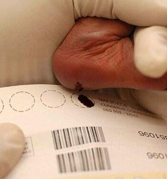 Doença rara identificada no teste do pezinho ganha novo tratamento aprovado no Brasil