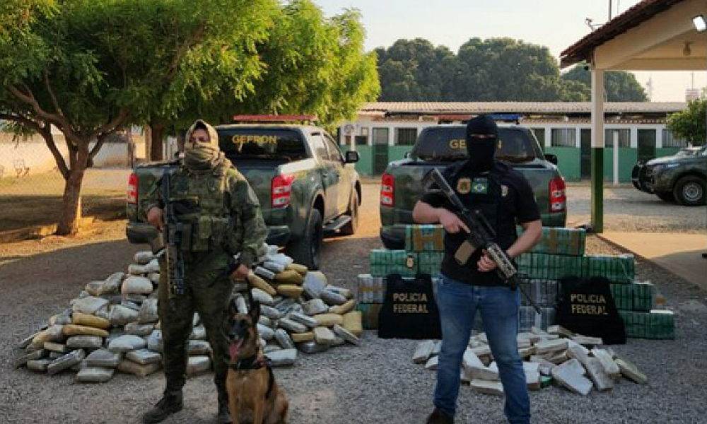 Caminhoneiro é preso transportando 707 tabletes de drogas em Cáceres