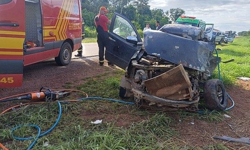 Colisão entre três veículos deixa motorista morto na MT-320, em Colíder
