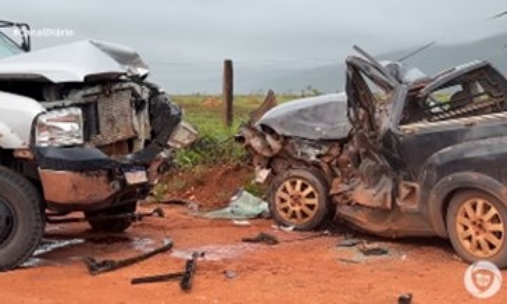 Colisão frontal entre caminhonete e caminhão deixa morto em estrada rural de MT