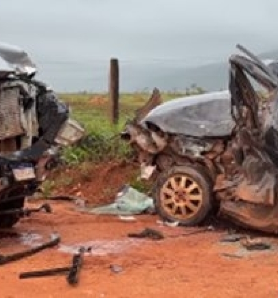 Colisão frontal entre caminhonete e caminhão deixa morto em estrada rural de MT