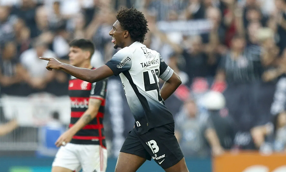 Corinthians vence Flamengo e deixa o Z4 do Brasileirão provisoriamente