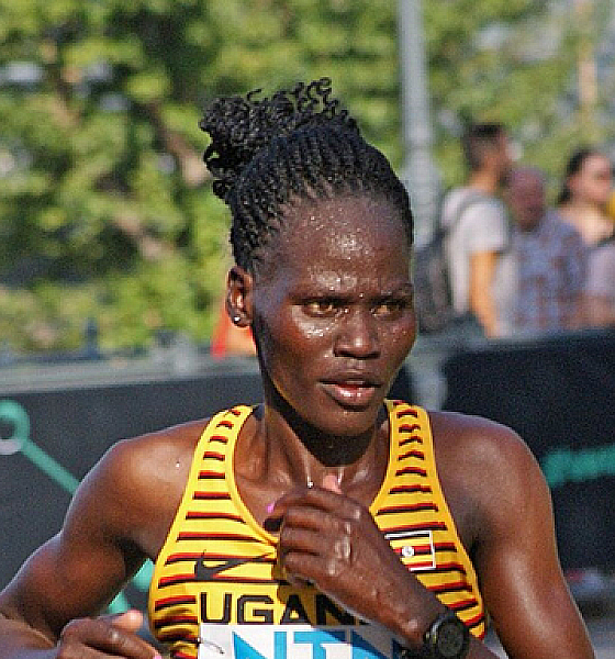 Maratonista Ugandense luta pela vida após ser incendiada no Quênia