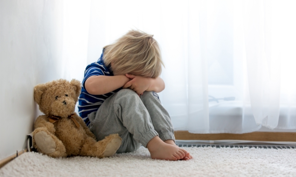 Mulher é presa suspeita de explorar sexualmente filhas adolescentes em Cuiabá