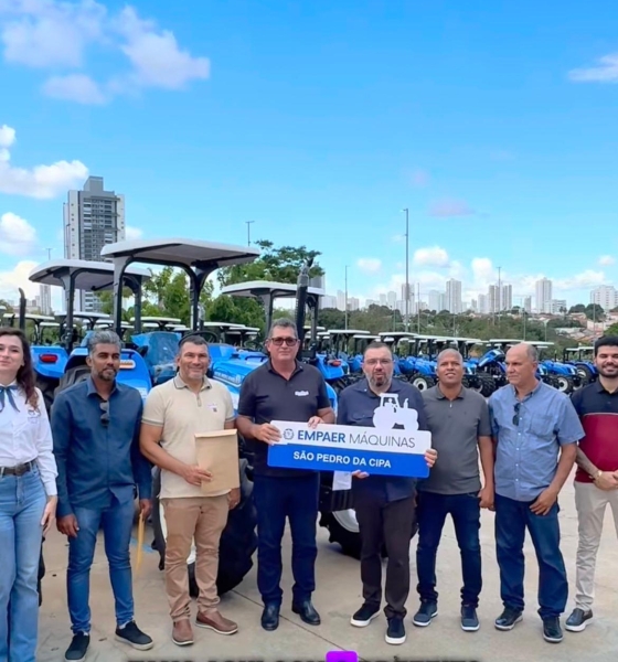 São Pedro da Cipa recebe trator para agricultura familiar com apoio de Max Russi