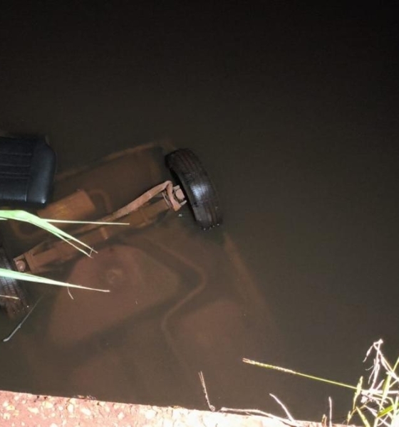 Motorista de 45 anos morre após capotar veículo e cair em rio na zona rural de Leverger