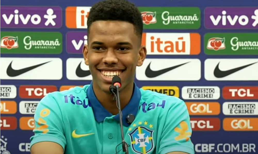 Estêvão fala em nervosismo ao ver Vini Jr. e esperança de titularidade