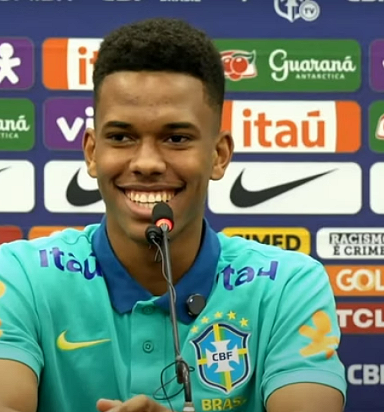 Estêvão fala em nervosismo ao ver Vini Jr. e esperança de titularidade