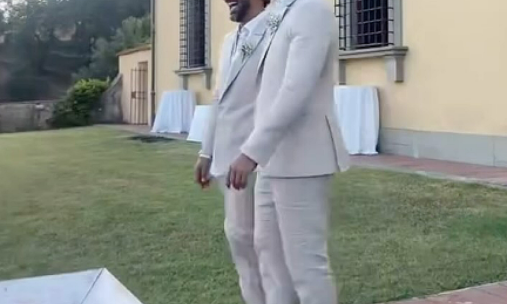 Ator Marco Pigossi se casa com cineasta italiano em cerimônia intimista na Toscana