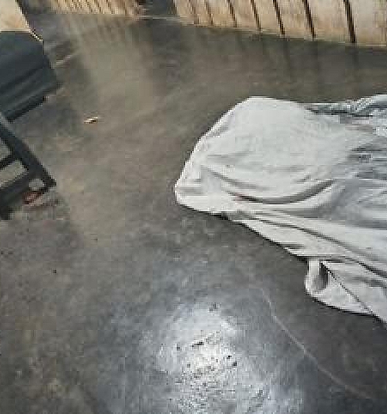 Mulher é morta a facadas pelo namorado e suspeito desaparece após ser agredido pelos filhos da vítima