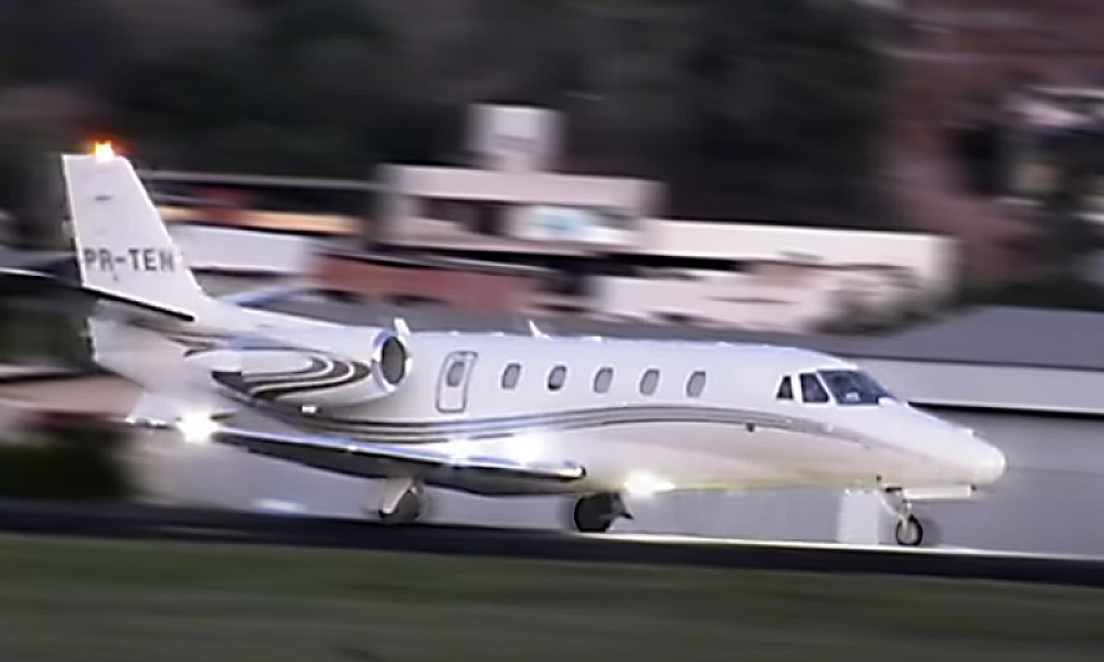 Avião de Gusttavo Lima é apreendido em operação que prendeu Deolane