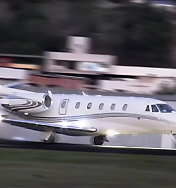 Avião de Gusttavo Lima é apreendido em operação que prendeu Deolane