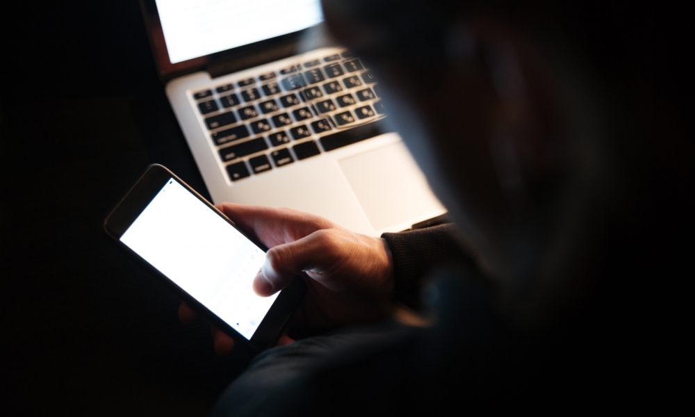 Polícia investiga uso de IA para criar imagens falsas de nudez com rosto de adolescentes em Juína (MT)