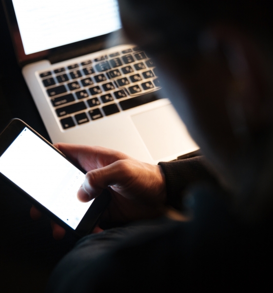 Polícia investiga uso de IA para criar imagens falsas de nudez com rosto de adolescentes em Juína (MT)