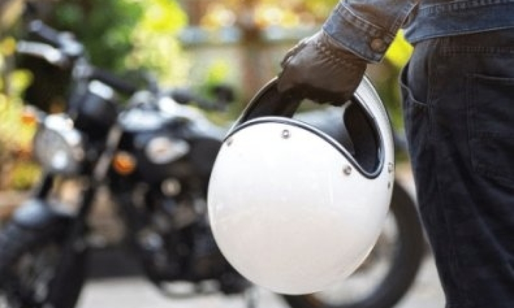 Homem é preso após agredir namorada com capacete durante discussão em Rondonópolis