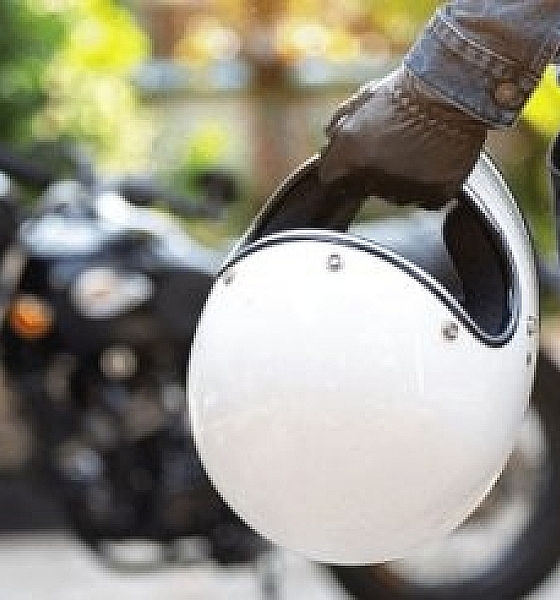 Homem é preso após agredir namorada com capacete durante discussão em Rondonópolis