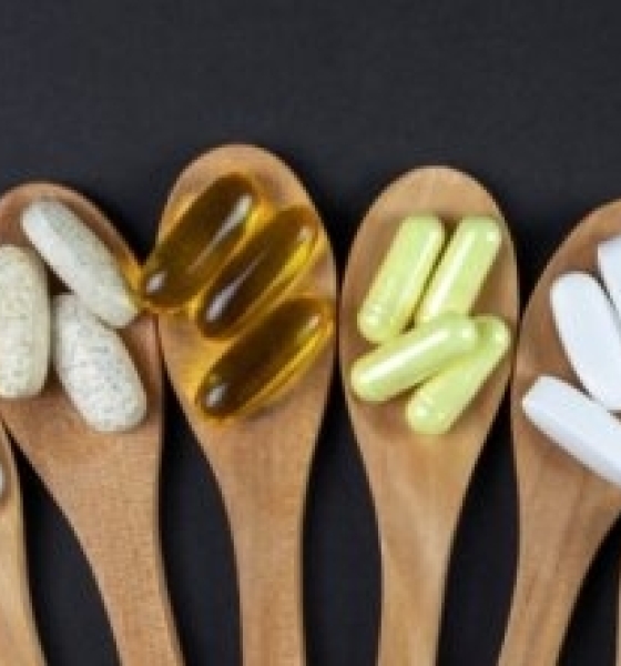 Suplementos e vitaminas: o que a ciência aponta como eficaz para a saúde