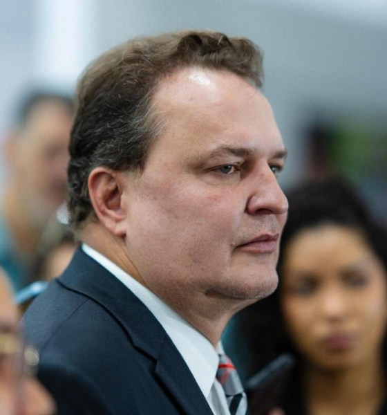 Max Russi cobra ações firmes contra racismo após caso envolvendo criança em escola