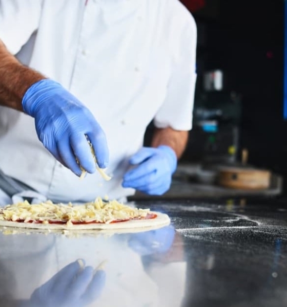 Morte após pizza contaminada e mais de 100 intoxicados na Paraíba acendem alerta sobre falta de higiene ao preparar alimentos
