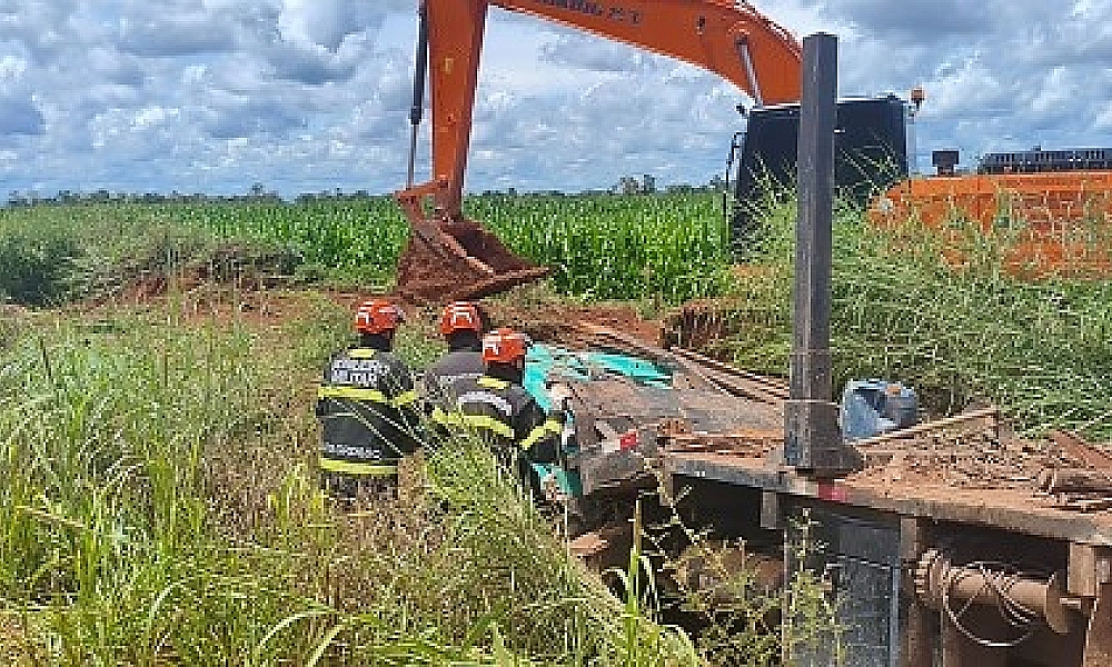 Caminhoneiro morre após cabine ser esmagada por pá carregadeira na MT-423