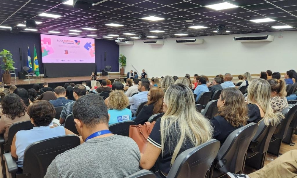 Seduc lança pós-graduação para capacitar profissionais no atendimento a alunos com TEA