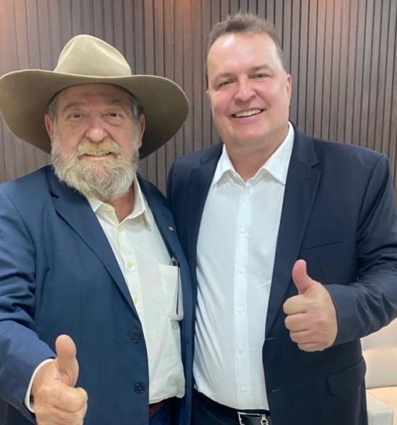 Barbudo se filia ao Podemos a convite de Max Russi