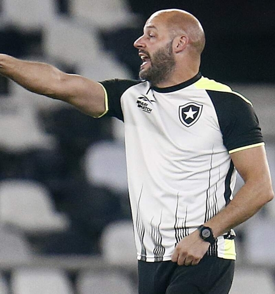 Botafogo anuncia Franclim Carvalho como novo técnico e aposta em retorno até 2027