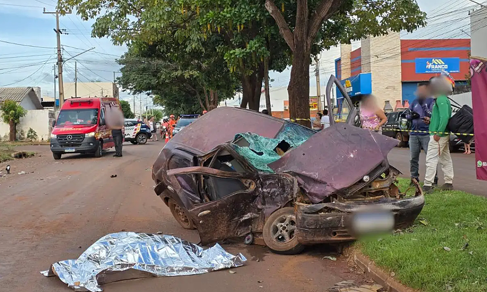 Mulher morre e marido fica gravemente ferido em colisão entre caminhonete e carro (Vídeo)