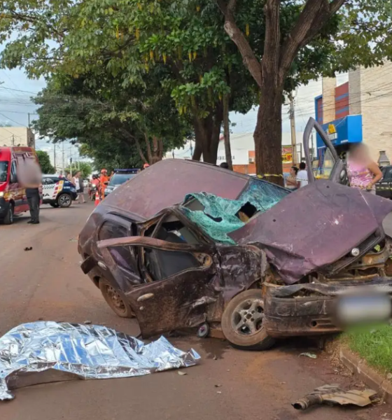Mulher morre e marido fica gravemente ferido em colisão entre caminhonete e carro (Vídeo)
