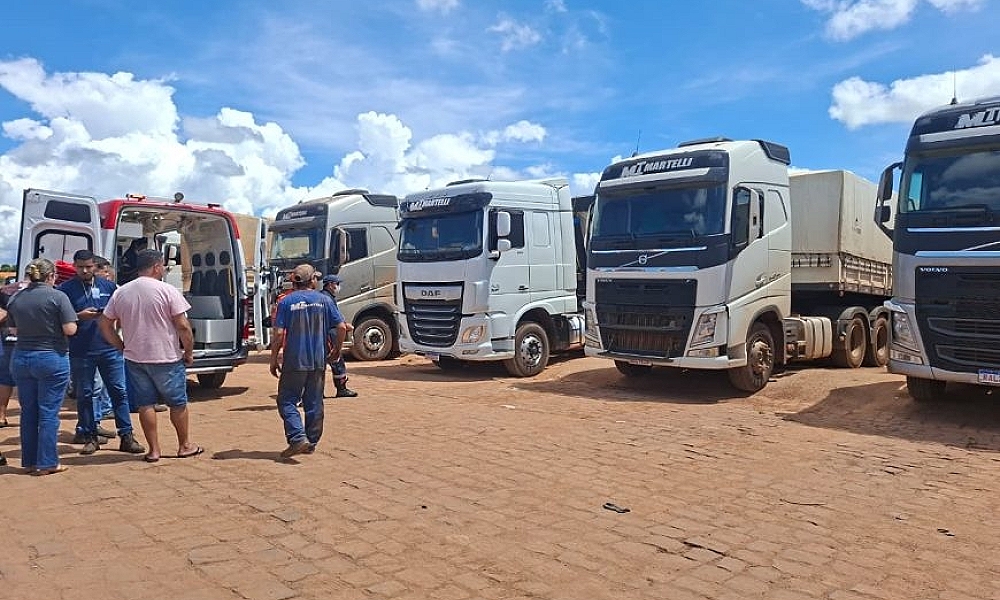 Caminhoneiro é encontrado morto em caminhão no pátio de transportadora em Jaciara