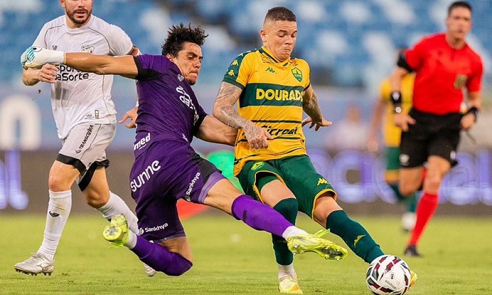 Cuiabá desperdiça dois pênaltis e amarga derrota na Arena Pantanal