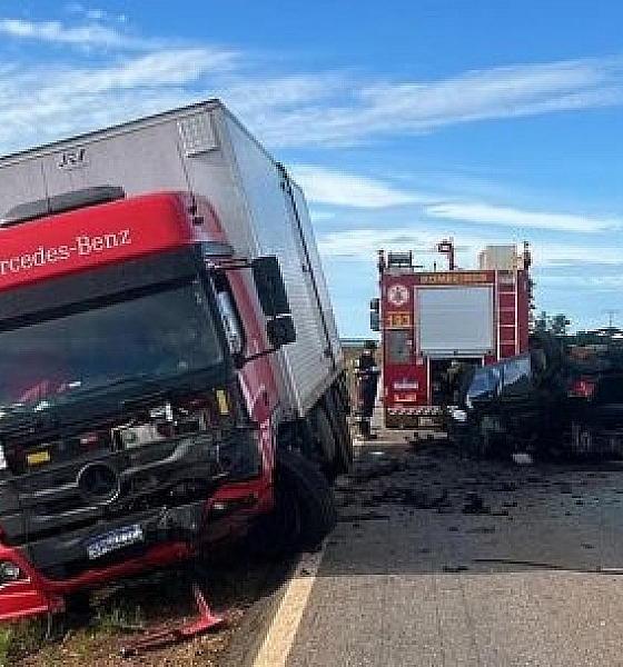 Colisão entre carro, caminhão e carreta deixa motorista morto na BR-070 em MT (Vídeo)