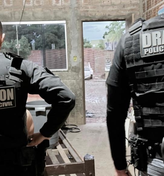 Polícia Civil cumpre 21 ordens judiciais contra núcleo de facção liderado por mulher em Cáceres