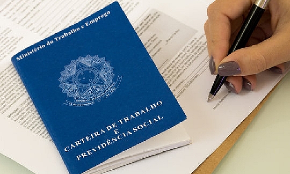 Câmara muda estratégia e debate fim da escala 6×1 por meio de PEC